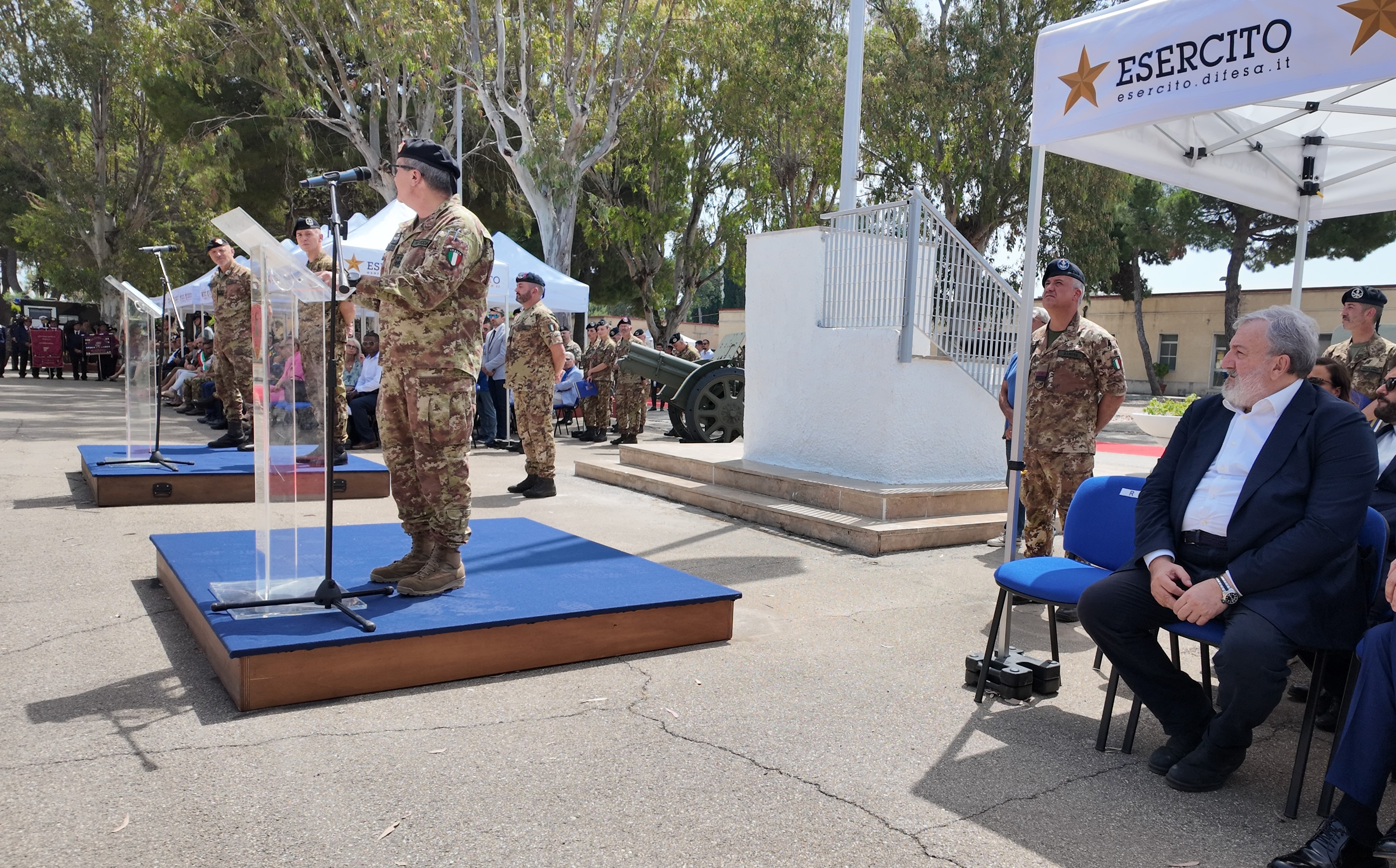 Galleria IL PRESIDENTE EMILIANO ALLA CERIMONIA DI AVVICENDAMENTO DELLA BRIGATA PINEROLO: “GRANDE LAVORO SVOLTO IN QUESTI ANNI E DURANTE IL G7” - Diapositiva 4 di 8