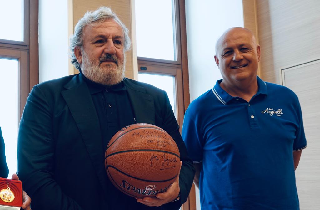 Galleria LE SQUADRE GIOVANILI DEL BASKET ANGIULLI RICEVUTE DAL PRESIDENTE EMILIANO - Diapositiva 7 di 8
