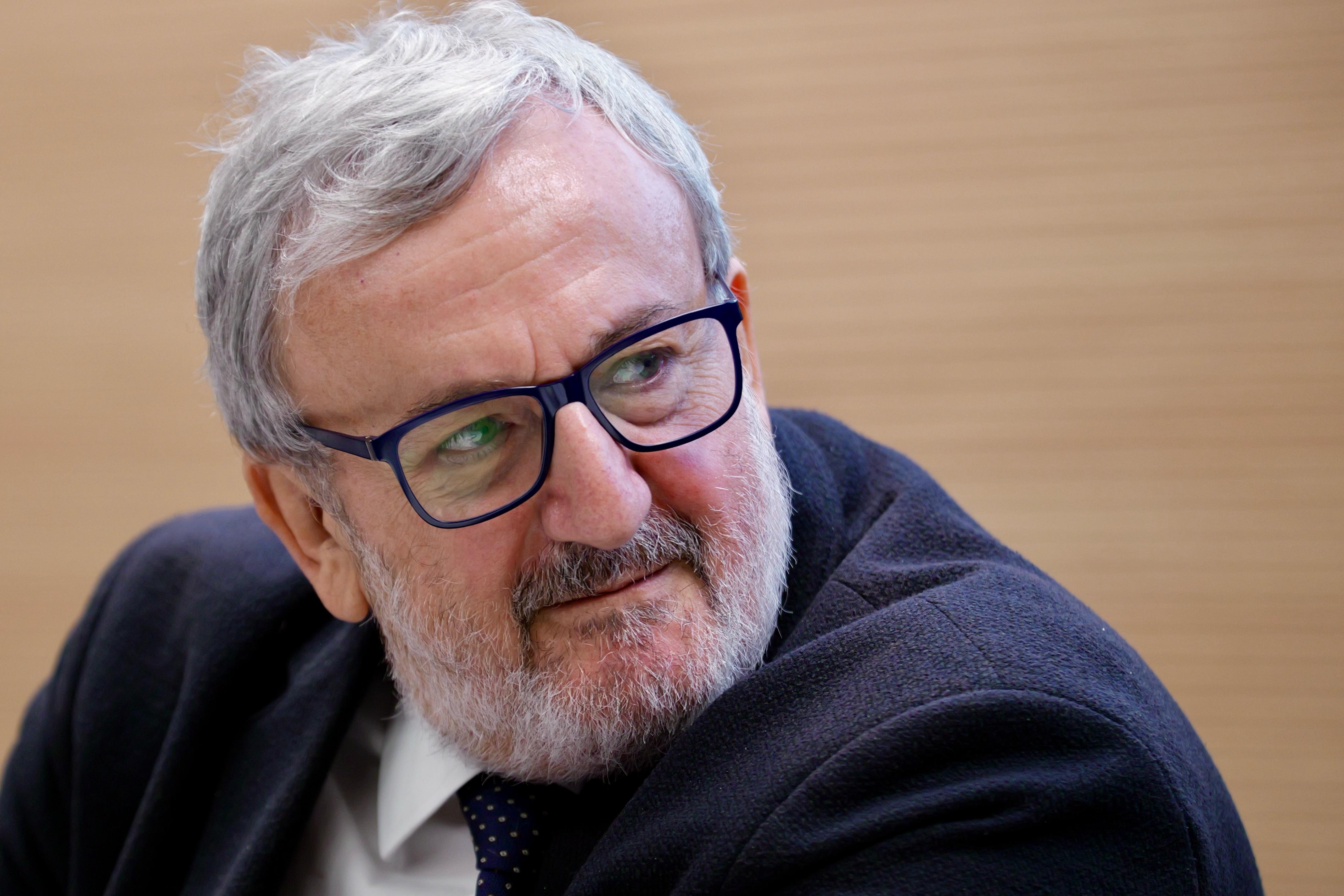 Galleria Vertenze Ilva, Leonardo, Versalis e automotive: Emiliano incontra sindacati e lavoratori - Diapositiva 15 di 18