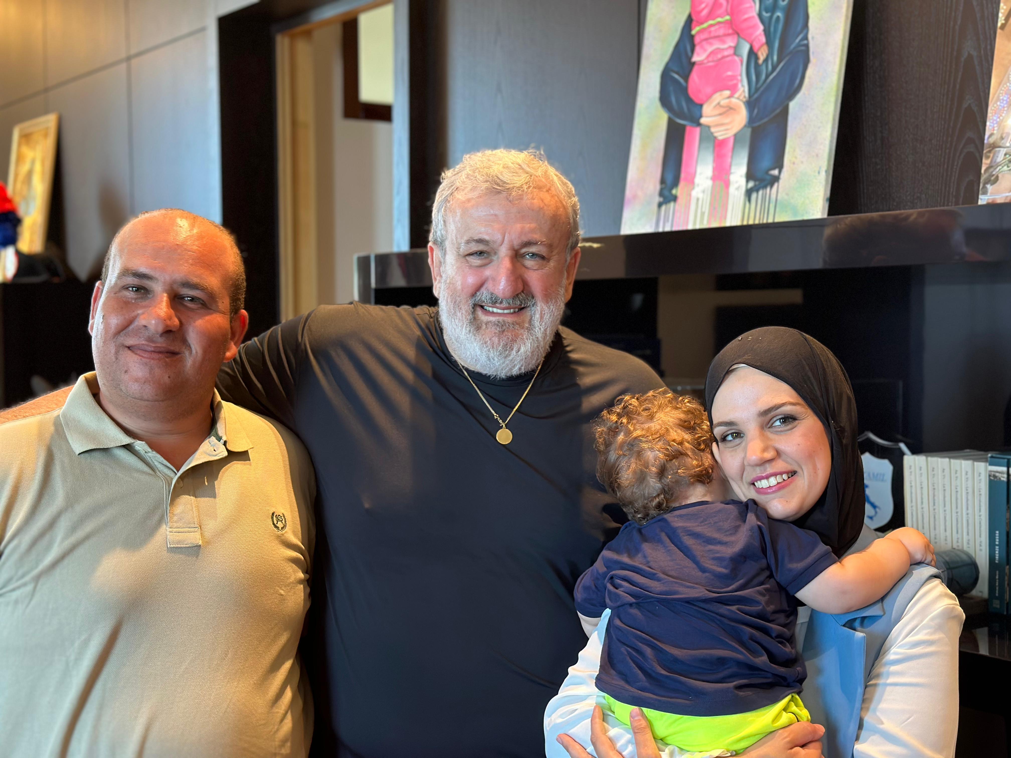 Galleria Il presidente Emiliano incontra la famiglia del bambino palestinese affetto da Sma di tipo 1 in cura a Bari - Diapositiva 5 di 6