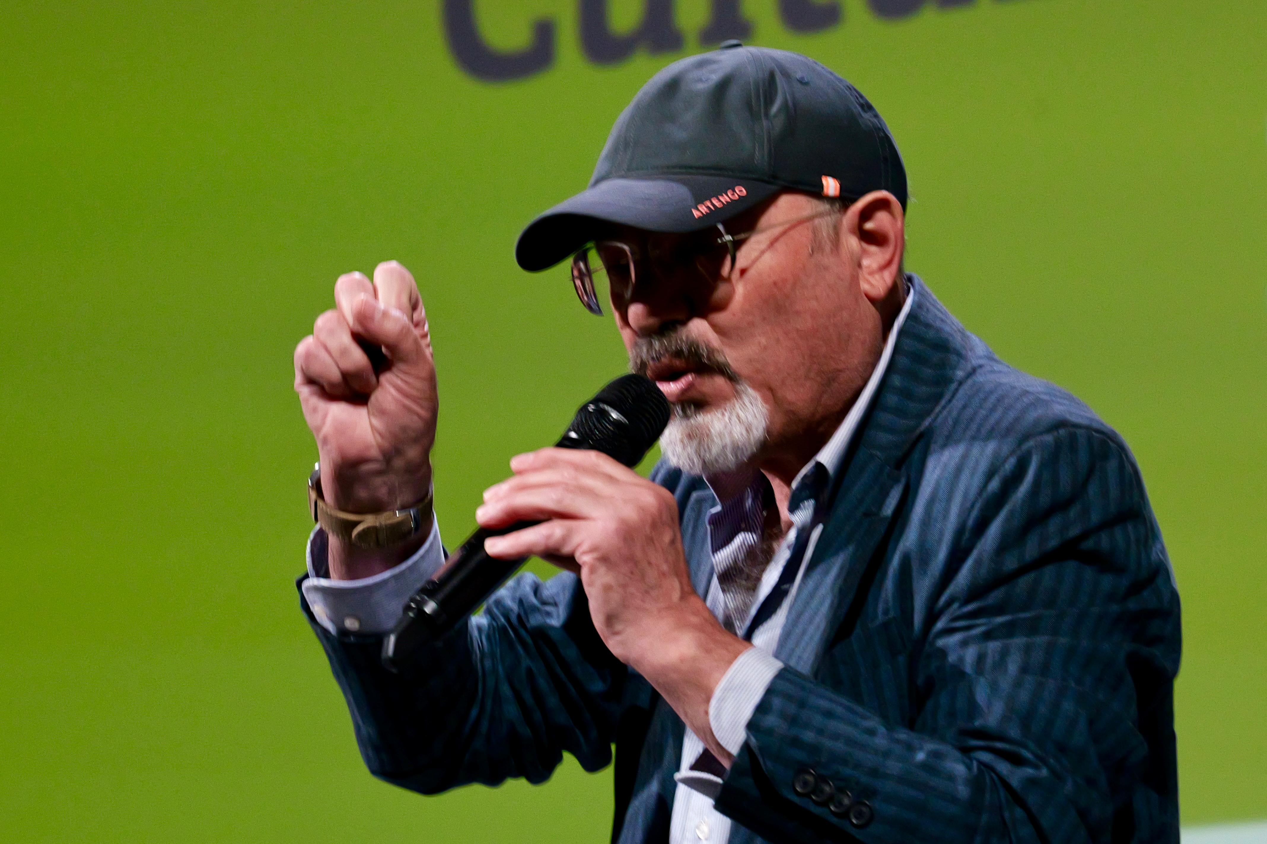 Galleria Il presidente Emiliano alla giornata conclusiva del progetto “Carta Canta”: “La lettura dei giornali quotidiani utile ai ragazzi per conservare la cultura dell’approfondimento e dello spirito critico” - Diapositiva 8 di 9