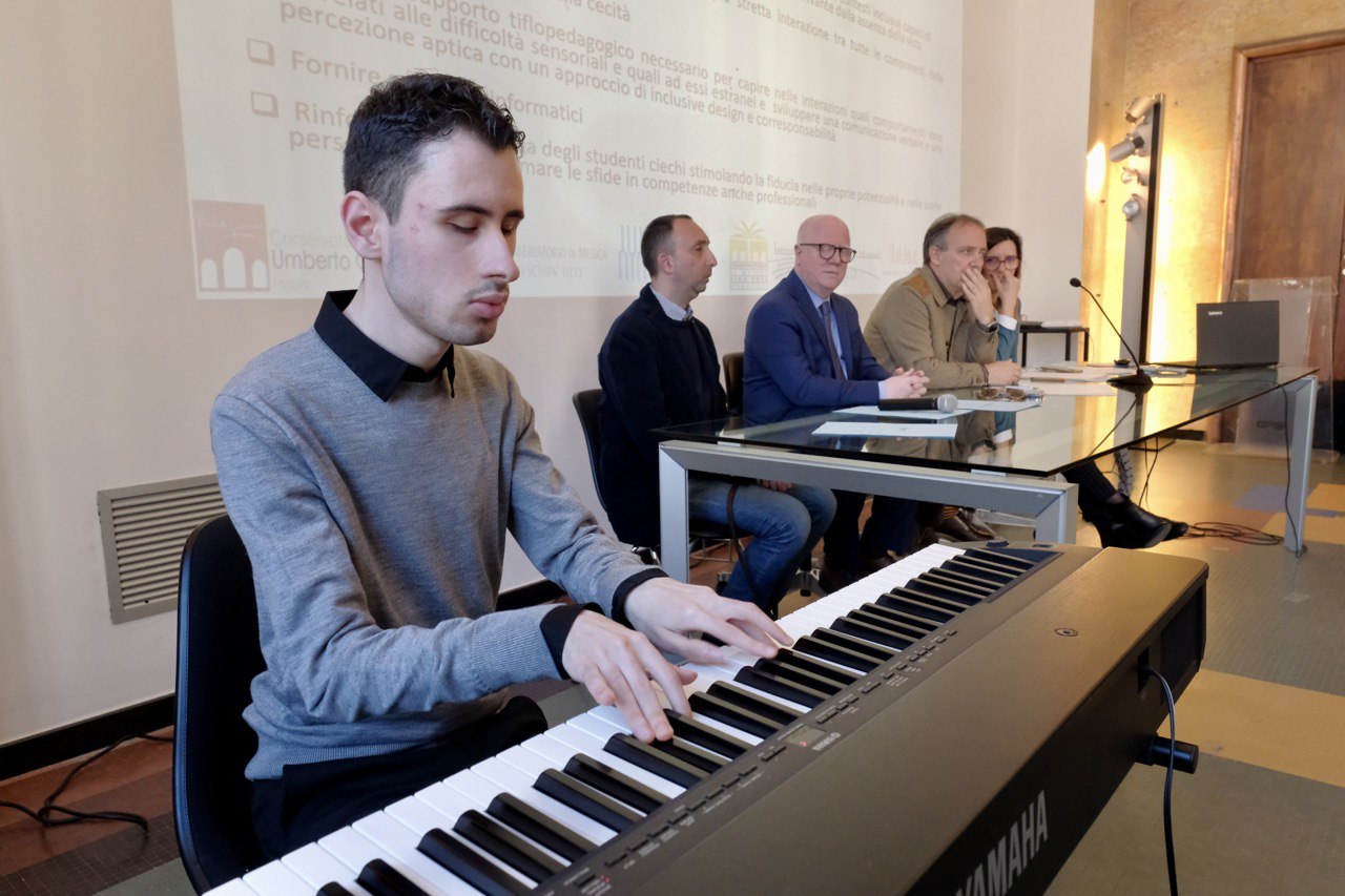 Galleria Leo: al via il progetto regionale “Illuminiamo le note” per l’inclusione degli studenti con disabilità visiva nei Conservatori pugliesi - Diapositiva 2 di 5