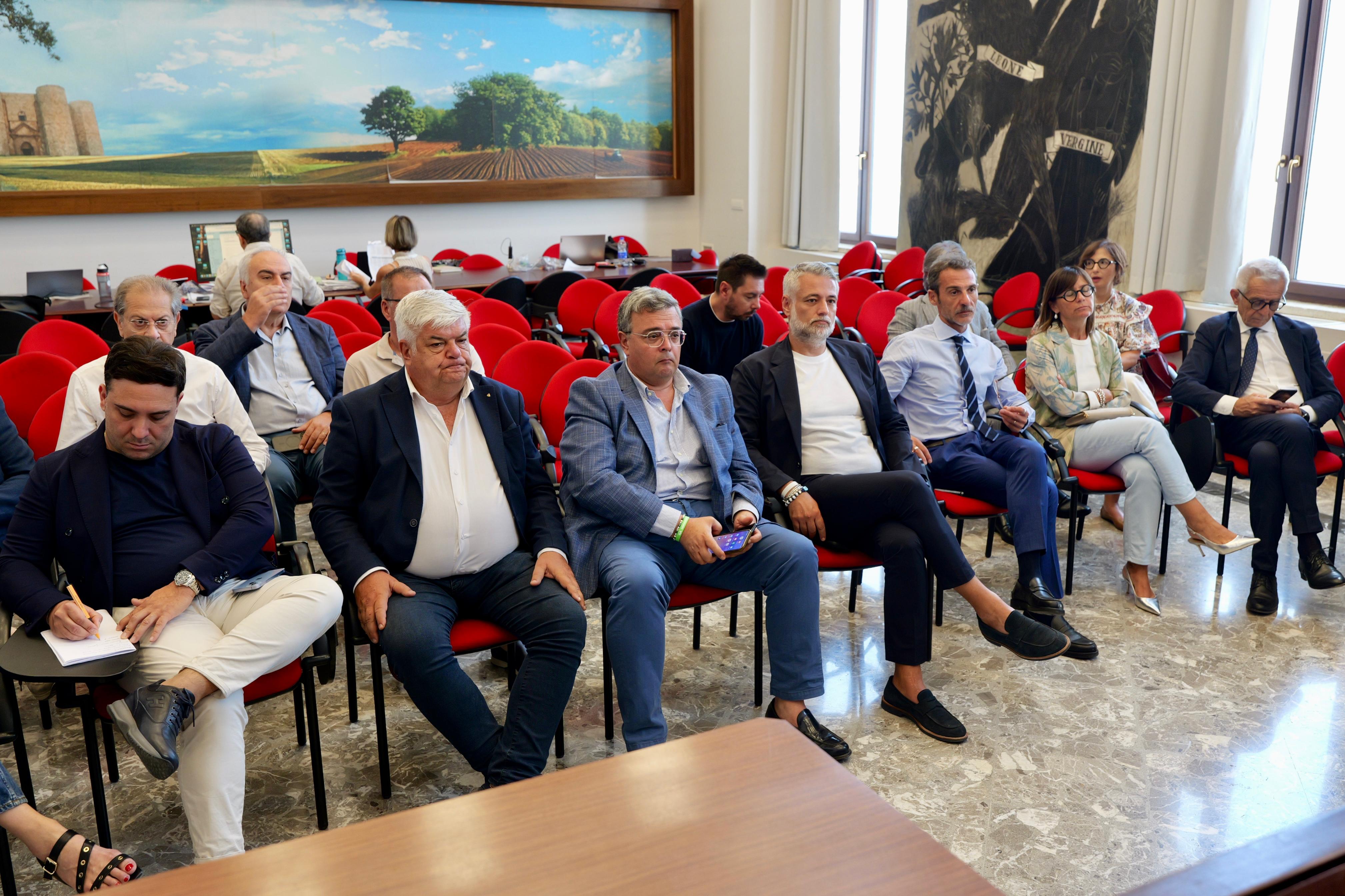 Galleria Contrasto al caporalato e al lavoro irregolare in agricoltura: sottoscritto il protocollo regionale d’intesa - Diapositiva 1 di 7