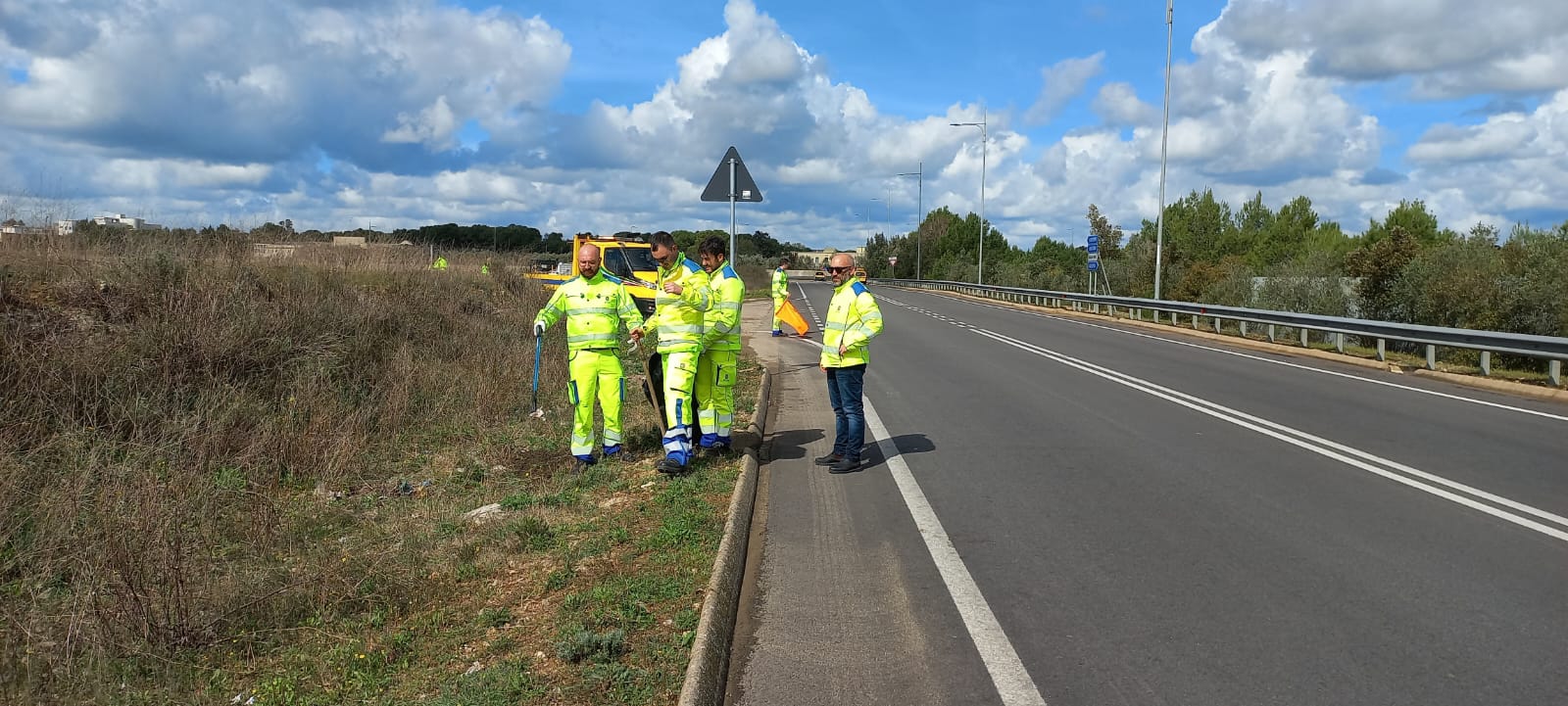 Galleria Rimozione dei rifiuti sulle strade statali: la soddisfazione dell’assessora Maraschio - Diapositiva 2 di 4