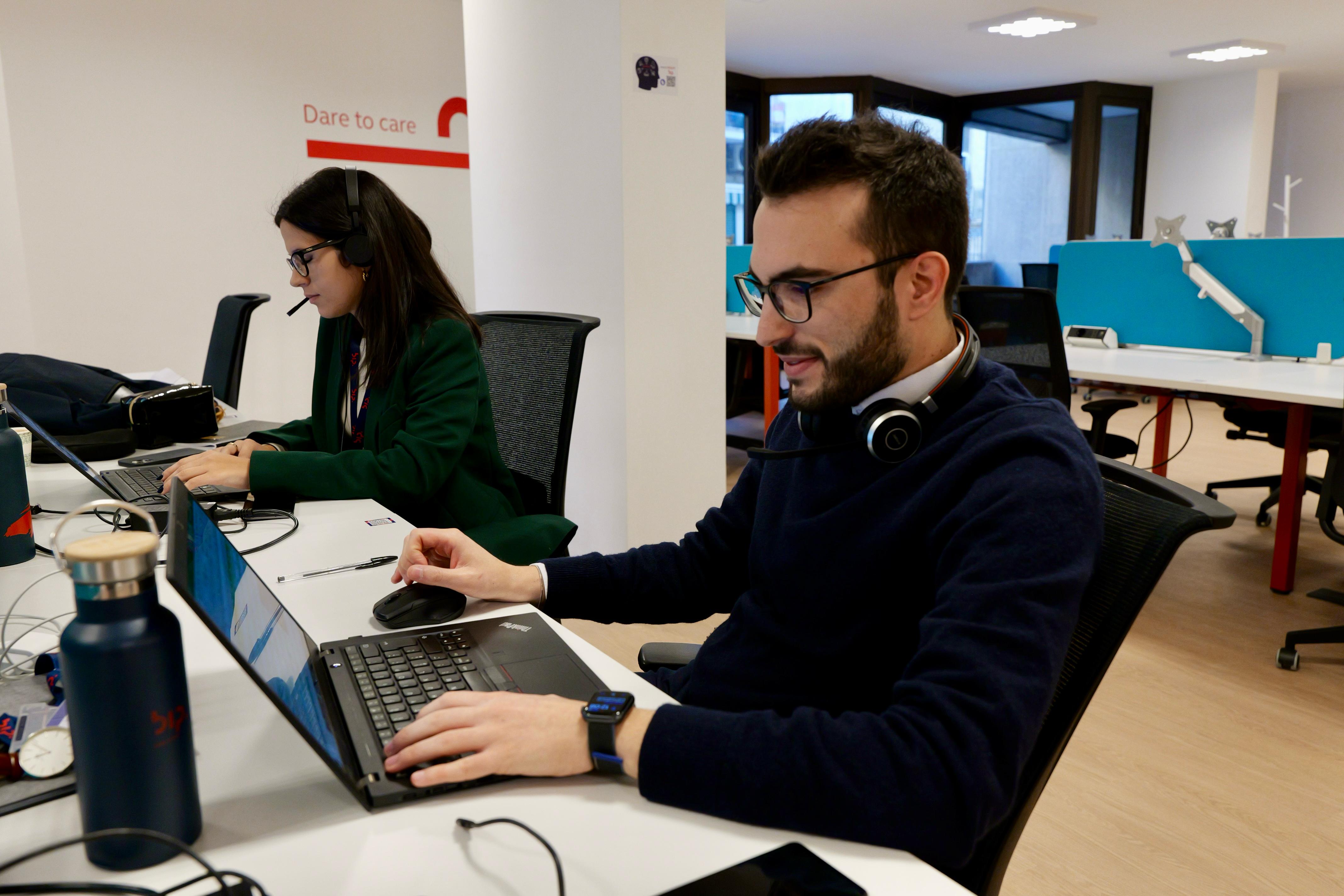 Galleria Emiliano incontra presidente e dipendenti  delle nuove sedi pugliesi della multinazionale BIP  “La Regione vuole trattenere i giovani  e crescere assieme alle nuove generazioni” - Diapositiva 4 di 8