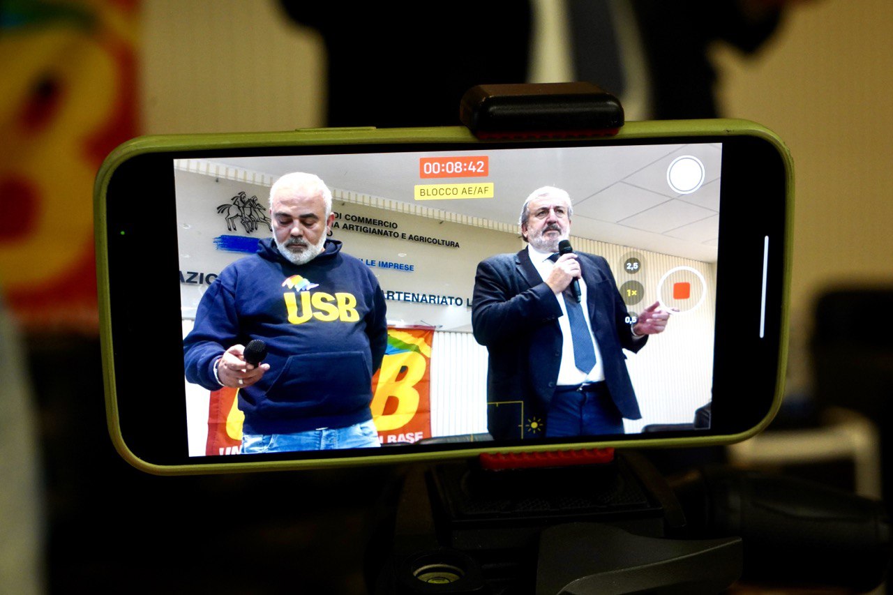 Galleria Ex Ilva, Emiliano all’assemblea USB di Taranto: “Il Governo è in difficoltà, ma spero ci autorizzi a utilizzare la somma di denaro messa a disposizione dalla Regione Puglia” - Diapositiva 3 di 11