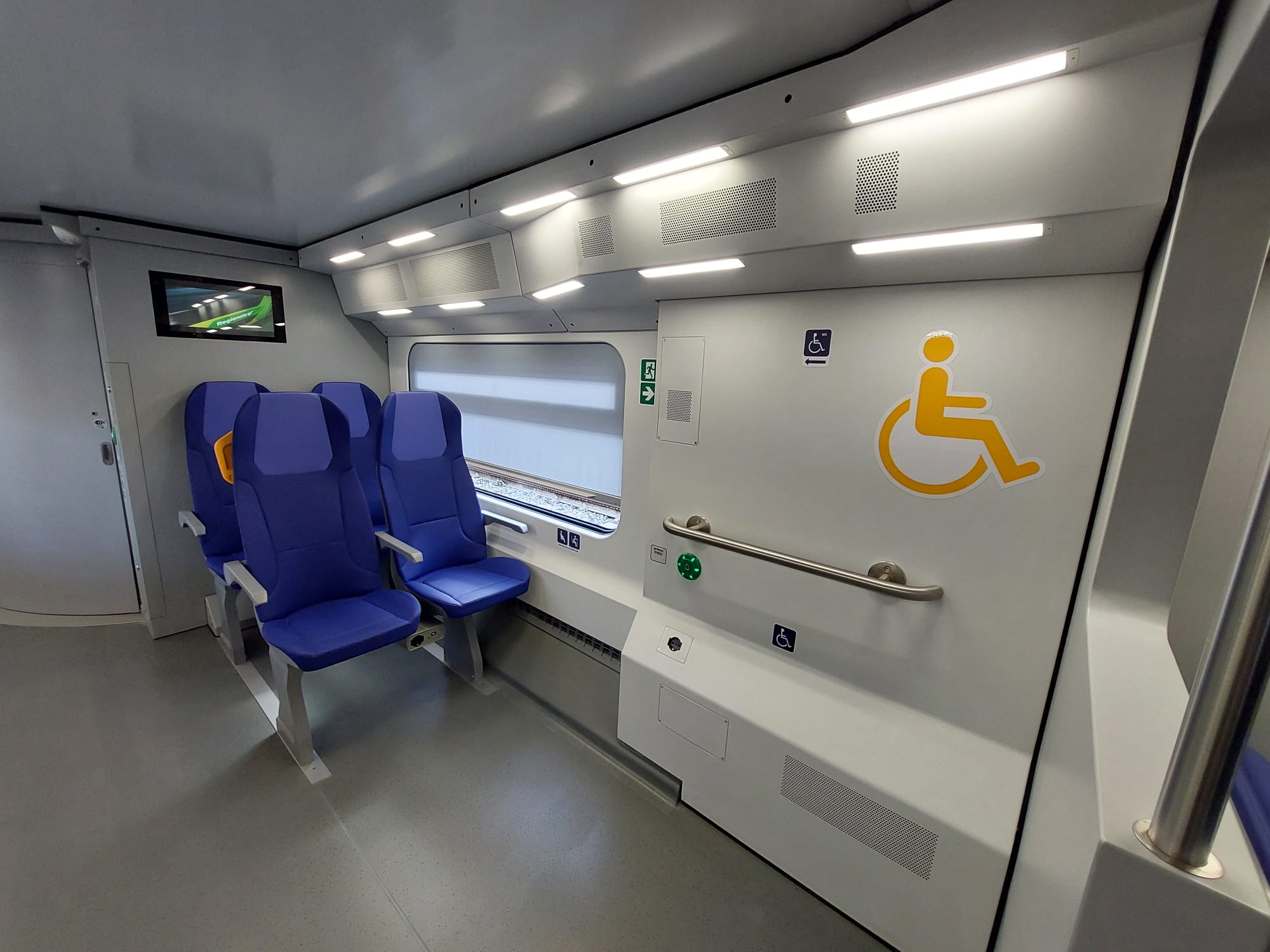 Galleria Trasporti, presentati i due nuovi treni elettrici a due piani del Regionale di Trenitalia - Diapositiva 3 di 24