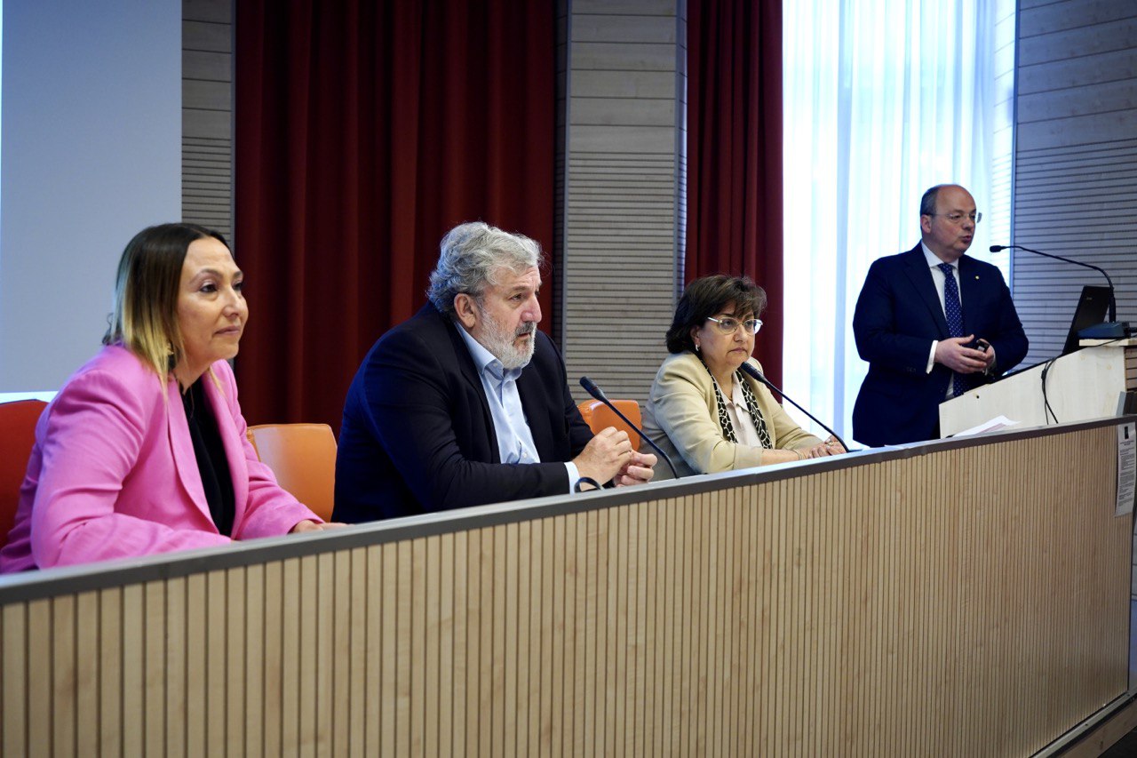 Galleria Confermato lo status di Istituto di ricerca a carattere scientifico. 35 assunzioni per potenziare la ricerca - Diapositiva 3 di 10