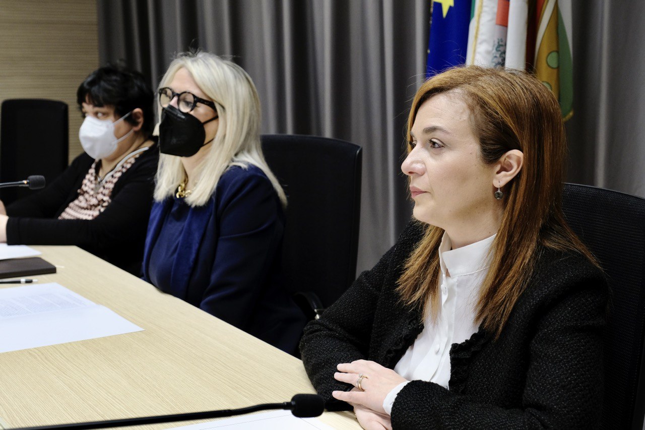 Galleria Le donne di Giunta e Consiglio regionale alzano la voce: “Unite per essere sempre più determinanti nella politica pugliese, senza lasciarsi intimidire da gesti vili e gravi offese” - Diapositiva 3 di 11