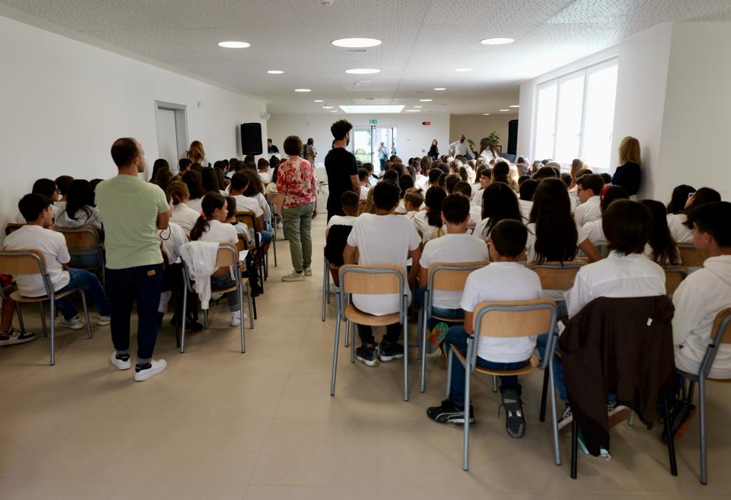 Galleria L’assessore Leo all’inaugurazione della nuova scuola innovativa ed ecosostenibile a Bitetto - Diapositiva 4 di 22