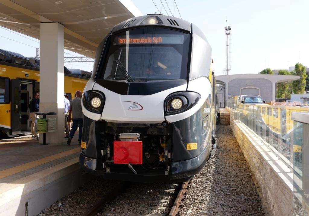 Galleria Trasporti, presentati i nuovi treni regionali Alstom che circoleranno sulla linea di Ferrotramviaria - Diapositiva 10 di 14