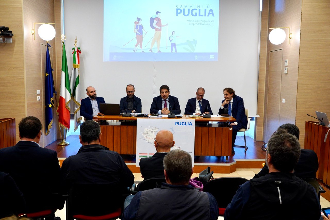 Galleria Turismo sostenibile: dalla Regione Puglia interventi per 3,2 milioni sulla rete dei cammini. Presentato il progetto di infrastrutturazione che coinvolgerà tutte le province pugliesi - Diapositiva 8 di 13