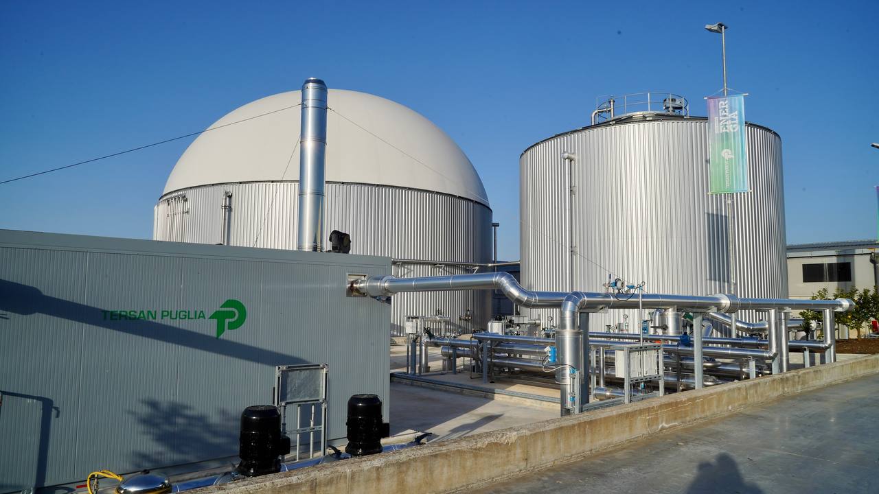 Galleria Inaugurato a Modugno il primo impianto in Puglia che produce biogas dai rifiuti. Emiliano: “Con questo impianto trasformiamo una minaccia in energia” - Diapositiva 14 di 15