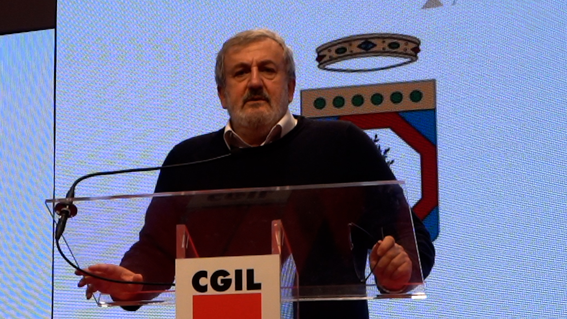 Galleria Il presidente Emiliano al XIII Congresso della Cgil Puglia - Diapositiva 7 di 9