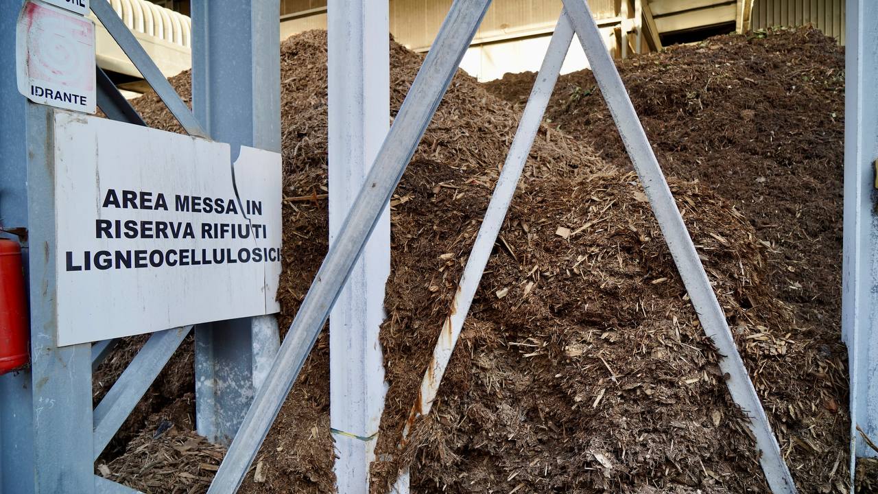 Galleria Inaugurato a Modugno il primo impianto in Puglia che produce biogas dai rifiuti. Emiliano: “Con questo impianto trasformiamo una minaccia in energia” - Diapositiva 12 di 15