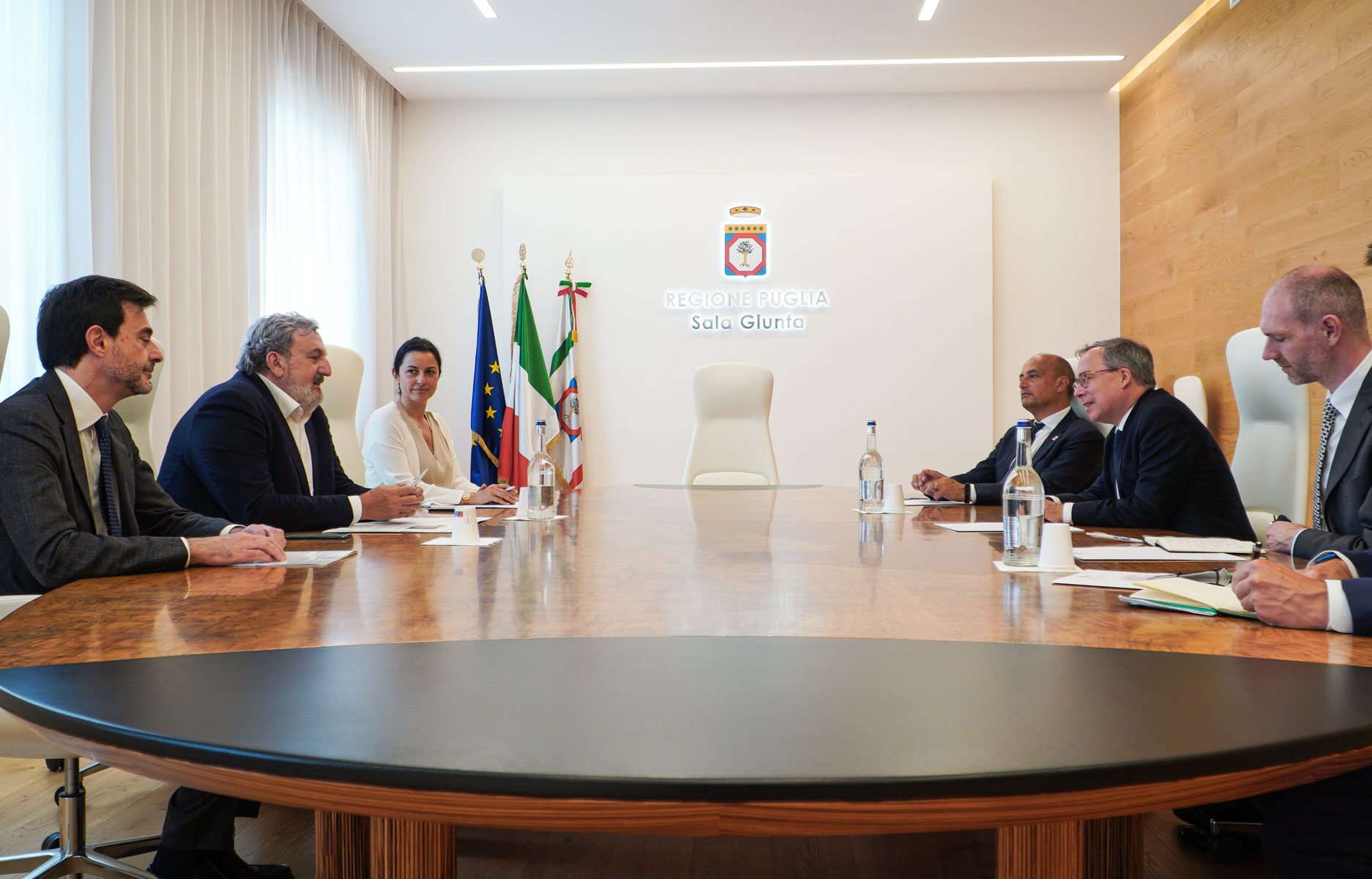 Galleria Il presidente della Regione Puglia incontra l’ambasciatore britannico in Italia - Diapositiva 2 di 6