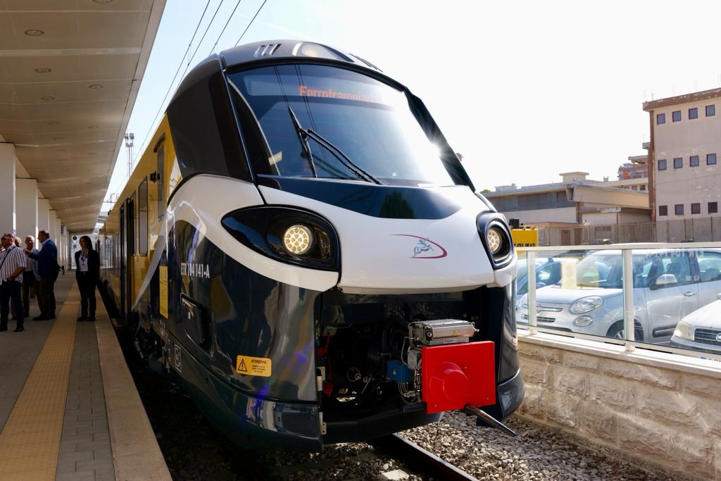 Galleria Trasporti, presentati i nuovi treni regionali Alstom che circoleranno sulla linea di Ferrotramviaria - Diapositiva 9 di 14