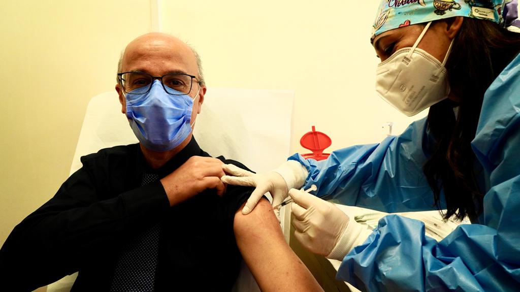 Vaccino anti Covid, avviata la fase 1, Lopalco: "Attivati 26 punti di  vaccinazione in tutta la regione, solo oggi somministrate 1500 dosi" -  PRESS REGIONE - Regione Puglia