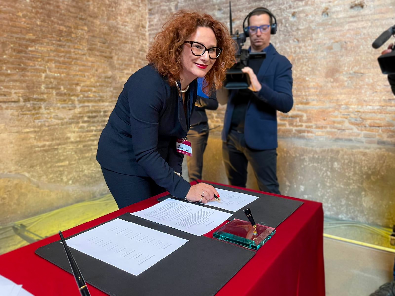 La Consigliera Di Bari Oggi Alla Firma Del Protocollo Di Intesa Per La Candidatura Del Sito Via