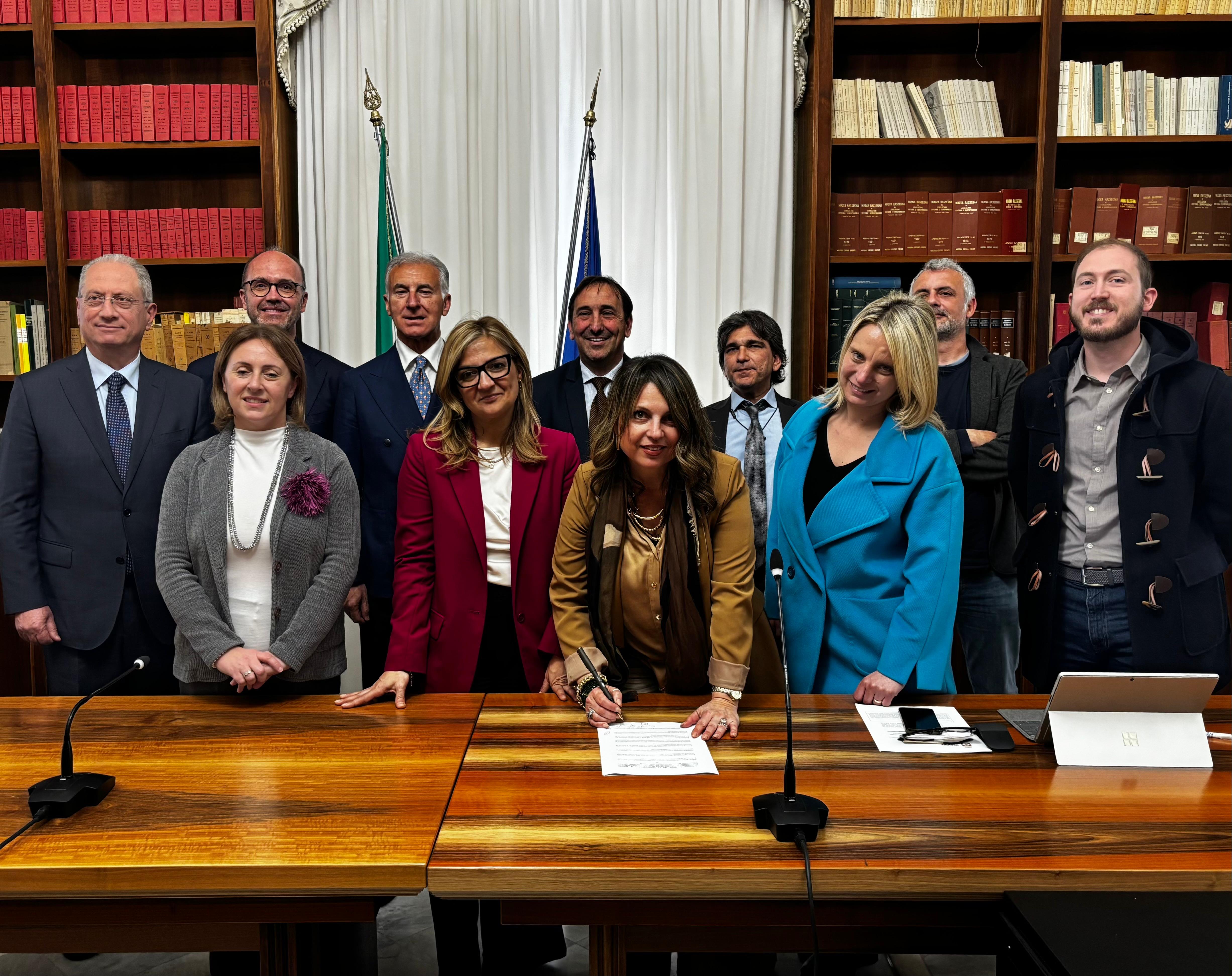 scioglimento e liquidazione cooperativa sociale Liquidazione cooperativa Terre di Puglia, siglato alla Prefettura di  Brindisi il Protocollo d'intesa tra Regione Puglia, Libera e Comuni  proprietari dei terreni agricoli confiscati - PRESS REGIONE